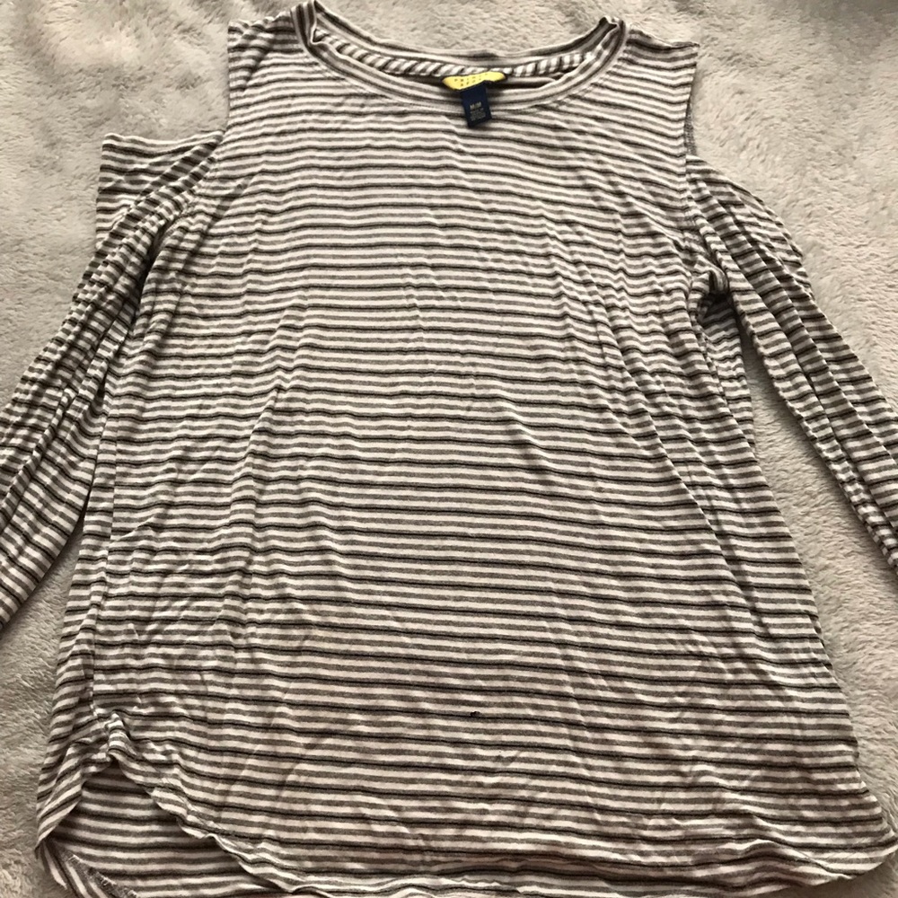 Long sleeve shirt with cutouts